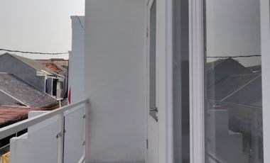 Rumah Baru Cantik dalam komplek pondok kelapa jaktim