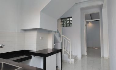 Rumah Baru Cantik dalam komplek pondok kelapa jaktim