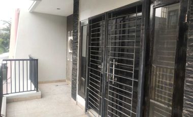DISEWA RUMAH SIAP HUNI KELAPA GADING JAKARTA UTARA NON FURNISHED BAGUS