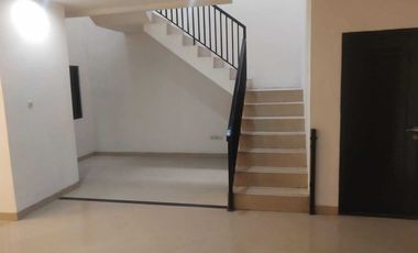 DISEWA RUMAH SIAP HUNI KELAPA GADING JAKARTA UTARA NON FURNISHED BAGUS