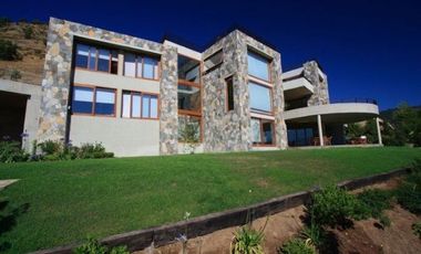 Casa en Arriendo en Golf De Manquehue - Santiago College