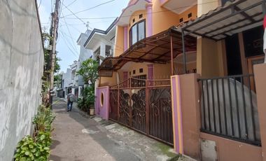 Rumah siap huni 2 lantai di dekat gelael Tebet