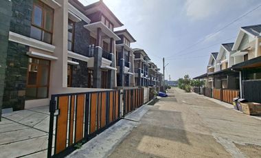 PALING RECOMMENDED Rumah MEWAH Lingkungan Nyaman di Margahayu Raya Metro dekat tol Buahbatu dan Whoosh Lingkar Luar Gede Bage Bandung dijual
