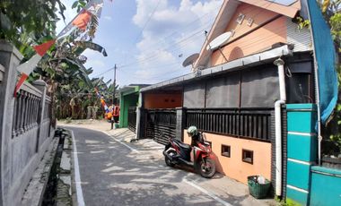 Rumah murah lahan luas 200 m2 di Makamhaji Kartasura