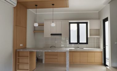 Disewakan dan dijual Rumah 2 lantai baru di Summarecon Crown Gading