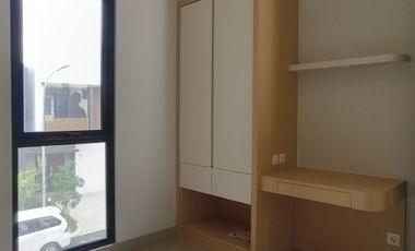 Disewakan dan dijual Rumah 2 lantai baru di Summarecon Crown Gading