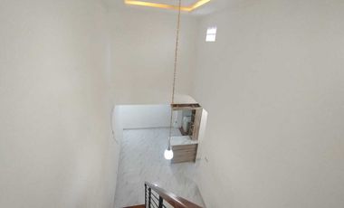 Rumah 1.5 Lantai Rapi Siap Huni di Cluster Eudora Graha Raya Bintaro