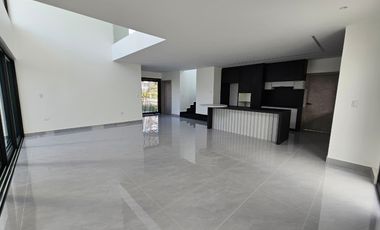 Expectacular casa, ubicada en la zona sur de la Ciudad de Manta