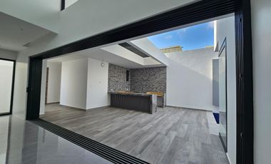 Expectacular casa, ubicada en la zona sur de la Ciudad de Manta