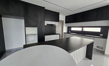 Expectacular casa, ubicada en la zona sur de la Ciudad de Manta