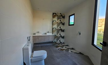 Expectacular casa, ubicada en la zona sur de la Ciudad de Manta