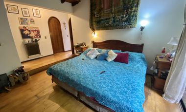 Casa amplia 6D 5B + habitación tipo depto. con entrada independiente