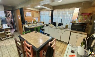 Casa amplia 6D 5B + habitación tipo depto. con entrada independiente