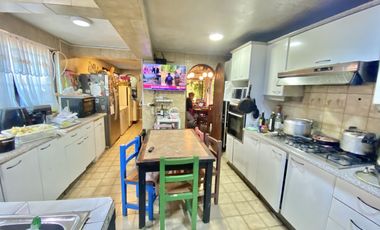 Casa amplia 6D 5B + habitación tipo depto. con entrada independiente