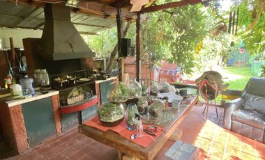 Casa amplia 6D 5B + habitación tipo depto. con entrada independiente