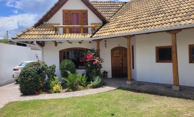 Casa de venta Urbanización Oasis San Antonio de Pichincha