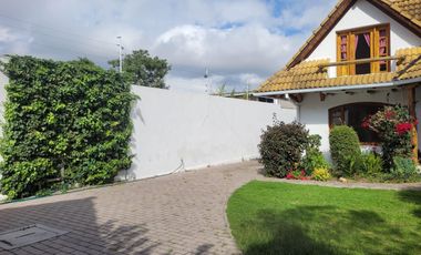 Casa de venta Urbanización Oasis San Antonio de Pichincha