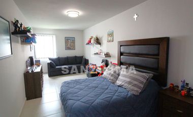 La Reserva. Magnifica casa con amplio terreno excedente, 3 recamaras.