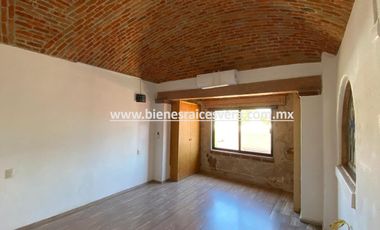 CASA EN RENTA EN TEQUISQUIAPAN EN FRACC. MANANTIALES DEL PRADO. Eugenia.