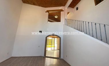 CASA EN RENTA EN TEQUISQUIAPAN EN FRACC. MANANTIALES DEL PRADO. Eugenia.