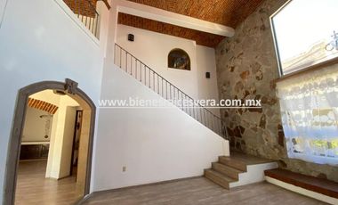 CASA EN RENTA EN TEQUISQUIAPAN EN FRACC. MANANTIALES DEL PRADO. Eugenia.