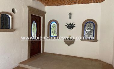 CASA EN RENTA EN TEQUISQUIAPAN EN FRACC. MANANTIALES DEL PRADO. Eugenia.