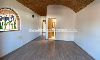 CASA EN RENTA EN TEQUISQUIAPAN EN FRACC. MANANTIALES DEL PRADO. Eugenia.