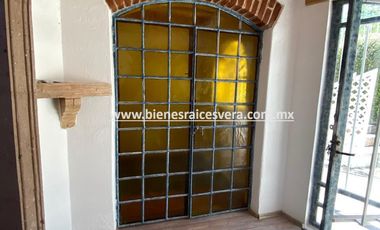 CASA EN RENTA EN TEQUISQUIAPAN EN FRACC. MANANTIALES DEL PRADO. Eugenia.