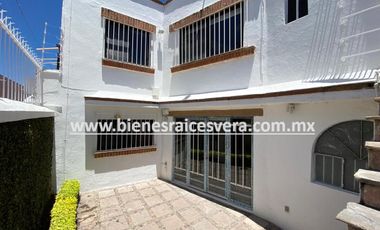 CASA EN RENTA EN TEQUISQUIAPAN EN FRACC. MANANTIALES DEL PRADO. Eugenia.