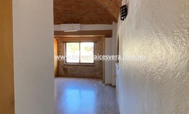 CASA EN RENTA EN TEQUISQUIAPAN EN FRACC. MANANTIALES DEL PRADO. Eugenia.