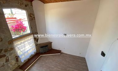 CASA EN RENTA EN TEQUISQUIAPAN EN FRACC. MANANTIALES DEL PRADO. Eugenia.