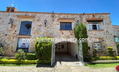 CASA EN RENTA EN TEQUISQUIAPAN EN FRACC. MANANTIALES DEL PRADO. Eugenia.