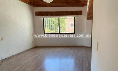 CASA EN RENTA EN TEQUISQUIAPAN EN FRACC. MANANTIALES DEL PRADO. Eugenia.