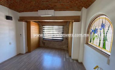 CASA EN RENTA EN TEQUISQUIAPAN EN FRACC. MANANTIALES DEL PRADO. Eugenia.