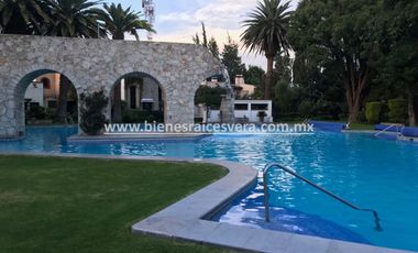 CASA EN RENTA EN TEQUISQUIAPAN EN FRACC. MANANTIALES DEL PRADO. Eugenia.