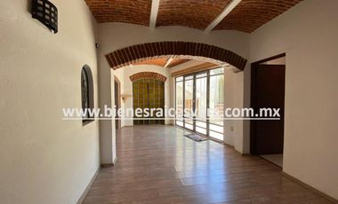 CASA EN RENTA EN TEQUISQUIAPAN EN FRACC. MANANTIALES DEL PRADO. Eugenia.