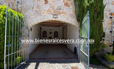 CASA EN RENTA EN TEQUISQUIAPAN EN FRACC. MANANTIALES DEL PRADO. Eugenia.