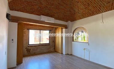 CASA EN RENTA EN TEQUISQUIAPAN EN FRACC. MANANTIALES DEL PRADO. Eugenia.