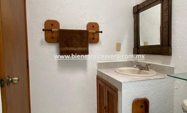 CASA EN RENTA EN TEQUISQUIAPAN EN FRACC. MANANTIALES DEL PRADO. Eugenia.