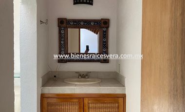 CASA EN RENTA EN TEQUISQUIAPAN EN FRACC. MANANTIALES DEL PRADO. Eugenia.