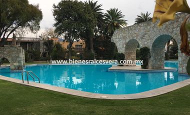 CASA EN RENTA EN TEQUISQUIAPAN EN FRACC. MANANTIALES DEL PRADO. Eugenia.