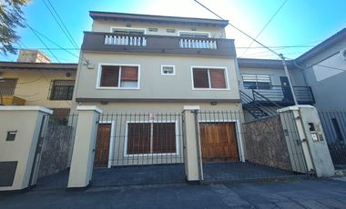 CASA 5 AMBIENTES VENTA EN Islandia  3779 (REMEDIOS DE ESCALADA)