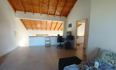 CASA 5 AMBIENTES VENTA EN Islandia  3779 (REMEDIOS DE ESCALADA)