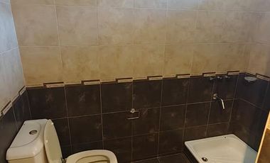 CASA 5 AMBIENTES VENTA EN Islandia  3779 (REMEDIOS DE ESCALADA)