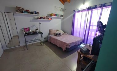 CASA 5 AMBIENTES VENTA EN Islandia  3779 (REMEDIOS DE ESCALADA)