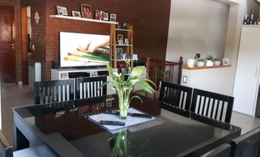 CASA 5 AMBIENTES VENTA EN Islandia  3779 (REMEDIOS DE ESCALADA)