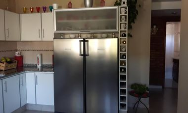 CASA 5 AMBIENTES VENTA EN Islandia  3779 (REMEDIOS DE ESCALADA)