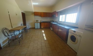 CASA 5 AMBIENTES VENTA EN Islandia  3779 (REMEDIOS DE ESCALADA)