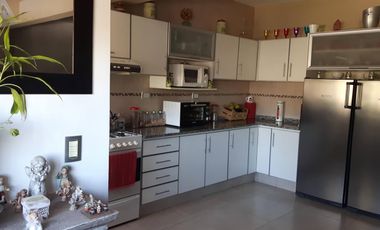 CASA 5 AMBIENTES VENTA EN Islandia  3779 (REMEDIOS DE ESCALADA)