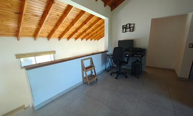 CASA 5 AMBIENTES VENTA EN Islandia  3779 (REMEDIOS DE ESCALADA)